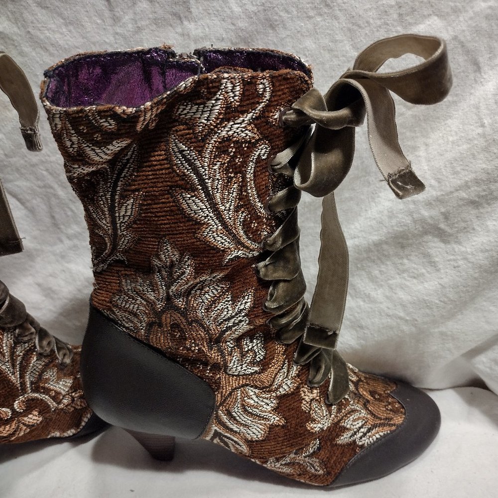 ๐ Poetic Licence || 2.5" Lady Victoria Boots - Picture 3 of 12